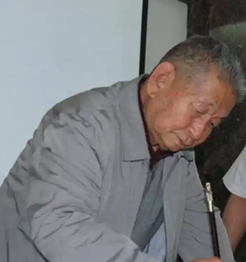 他曾担任甘肃省委书记,活到91岁,儿子因违法乱纪被提起公诉_李子奇