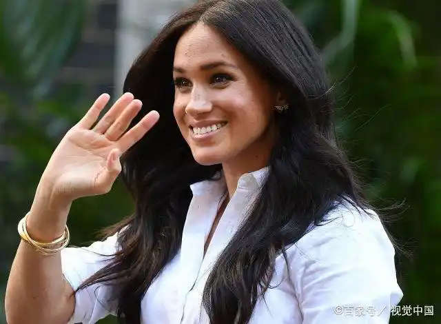 她的母亲是非洲裔美国人,父亲是荷兰裔爱尔兰人.