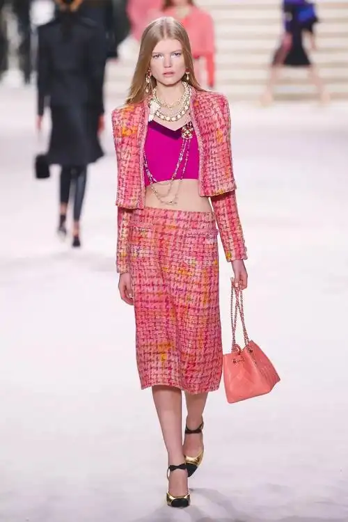 chanel香奈儿高级手工坊系列老佛爷之后新任总监的第一次高级手工时装