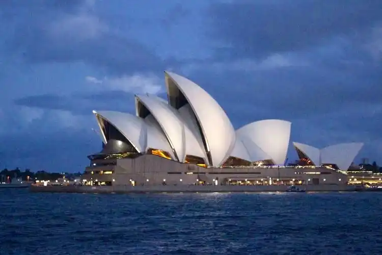 世界文化遗产;       世界著名的表演艺术中心;       澳大利亚标志