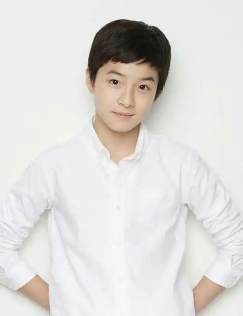 李钟硕小时候专业户南多凛越来越帅注定是以后韩剧男主角