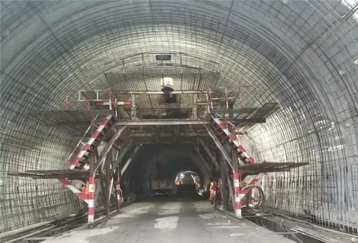 湄石高速大水井隧道左洞顺利贯通
