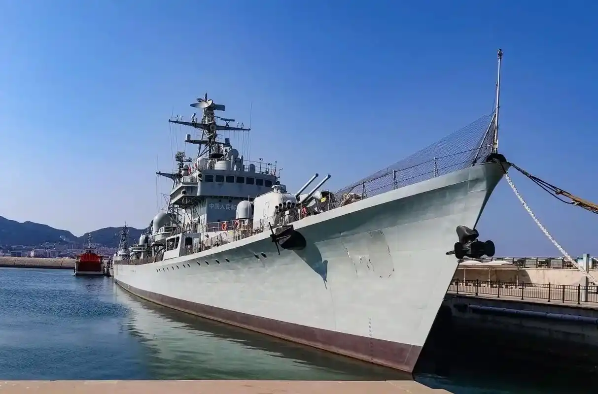 威海退役110导弹驱逐舰考证图片.该舰于1979年6月开始在 - 抖音