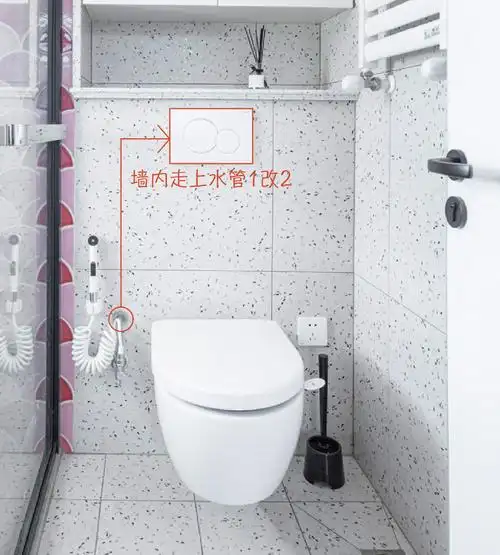 施工小插曲:由于主卫和客卫只有一墙之隔,主卫还提前预留了智能马桶盖