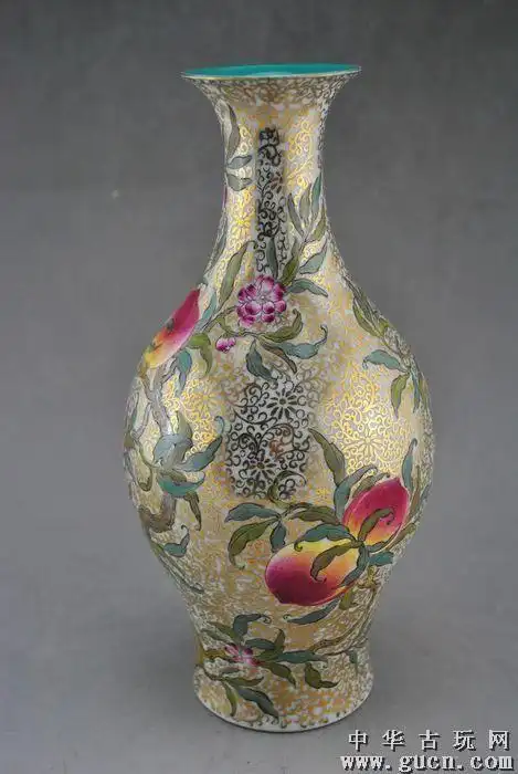 清珐琅彩雍正描金寿桃纹橄榄瓶
