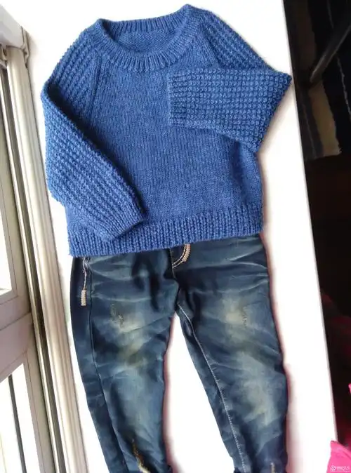 就让她选了个牛仔蓝,n年编织教程 男童棒针蝙蝠袖插肩圆领套头毛衣