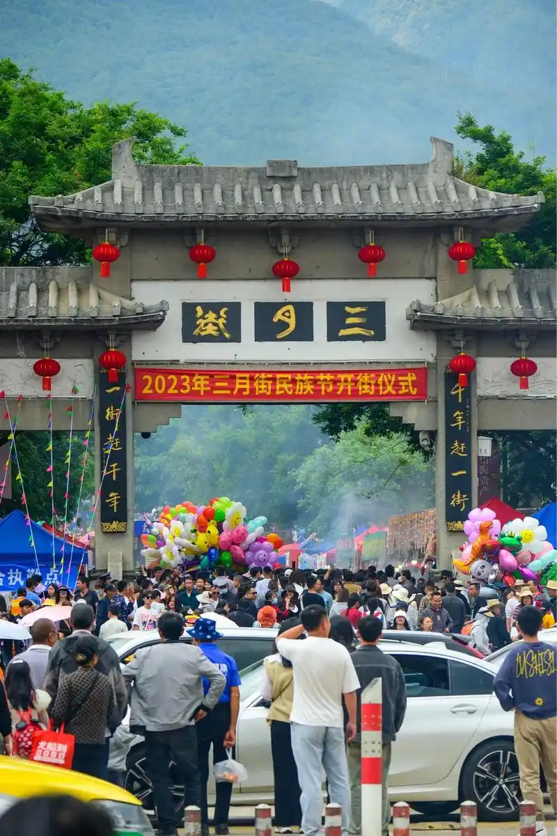 大理三月街民族节之美食篇.千年赶一街,一街赶千年.大理不止有 - 抖音