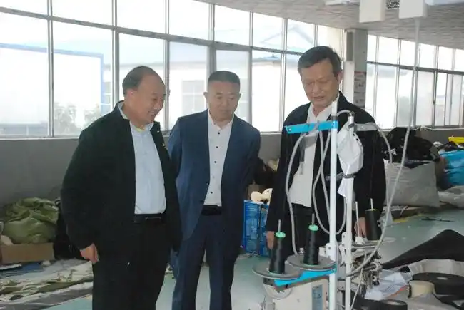 商丘中院机关党委书记张孝勇到睢县中宇马具服饰有限公司调研走访