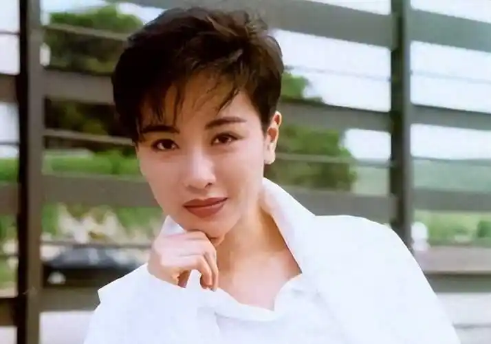 原创短发女神袁洁莹一生未婚青春期的叛逆冥冥之中埋下的因果