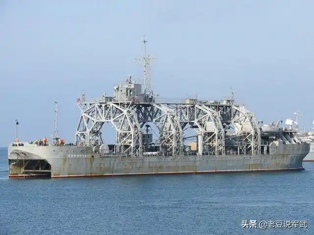 潜艇救援舰(926型远洋打捞救生船)