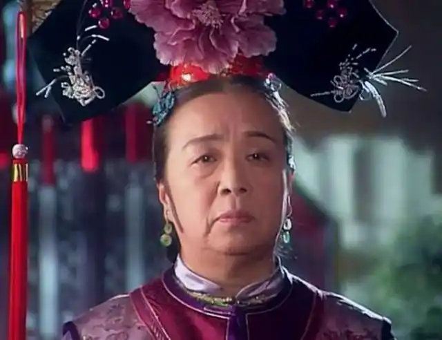 还珠中容嬷嬷年轻时是校花以为在开玩笑看到照片瞬间心动