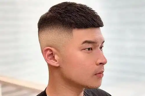 男生3cm左右的发型