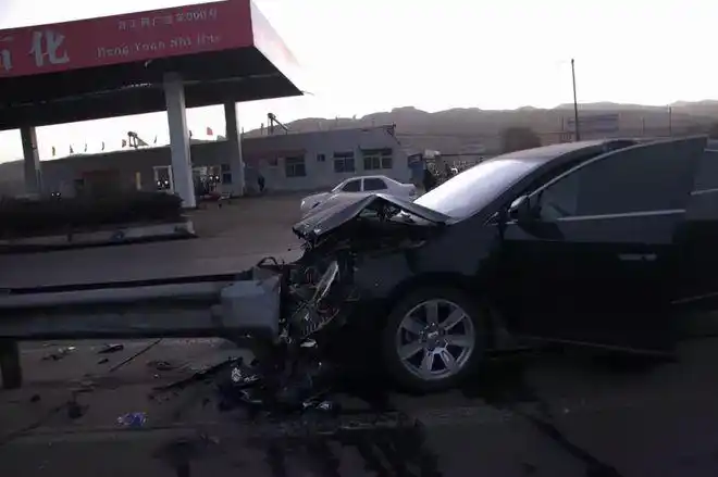 无牌无证没头盔 横穿路口致受伤|交通事故|机动车|摩托车|电动车_网易