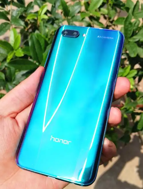 荣耀10全方位综合评测,明明可以靠颜值,却偏偏要靠实力