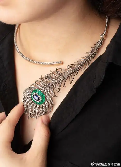 飘逸唯美,散发神秘气息  王室珍宝,柔美蜿蜒,绽放自然魅力  奢华珠宝