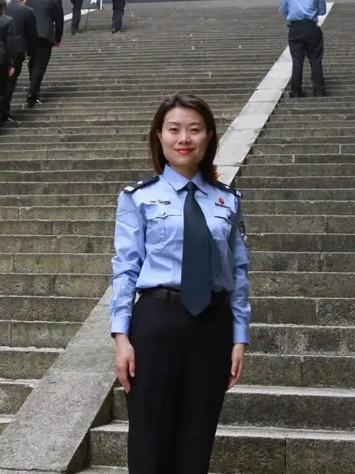 雷锋式最美女警向明霞做人民满意的公安多面手