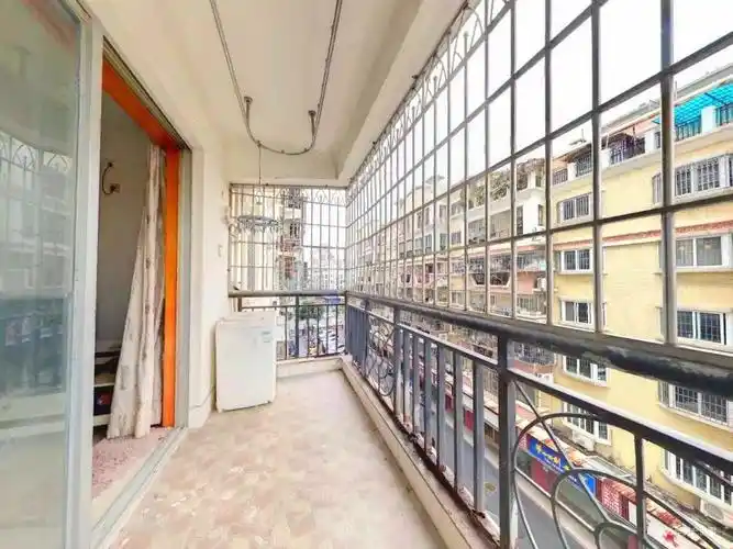 海湾明珠64.72平两房两厅一位业主诚意出售118万