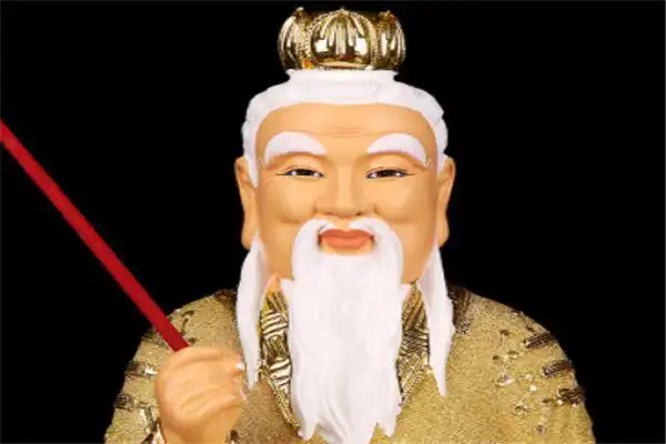 而在唐宋以后,道教将盘古神纳入神仙谱系之中,并尊崇为"盘古真人","