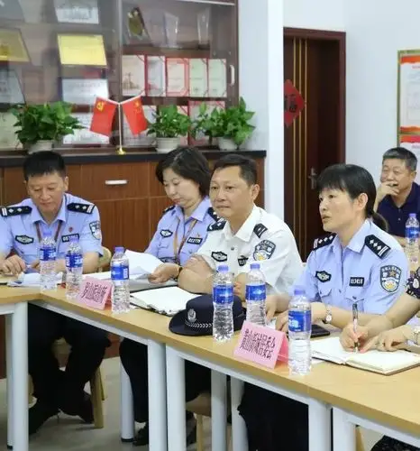 浦东新区副区长徐长华一行赴金杨新村街道调研