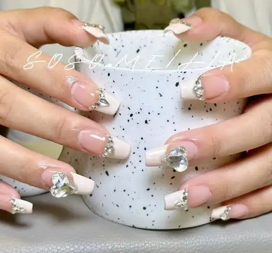 法式贴钻美甲超级闪