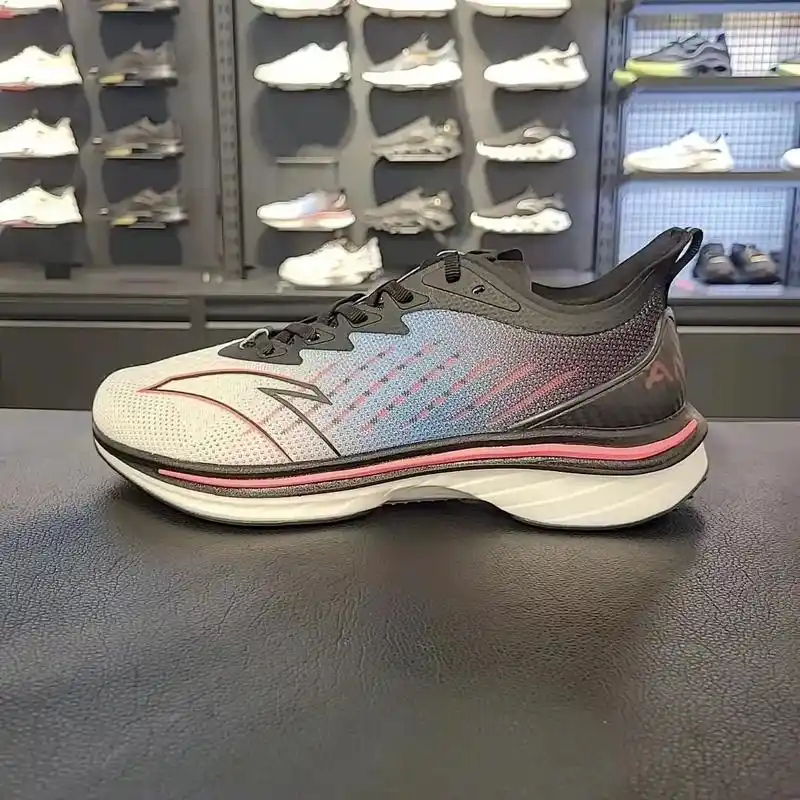 安踏马赫跑鞋的科技 05轻弹感-全掌安踏跑步当家科技:氮科技 - 抖音