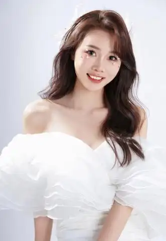 擅长三国语言,现任东莞市金枝传媒有限公司董事长,佳丽塑品牌创始人