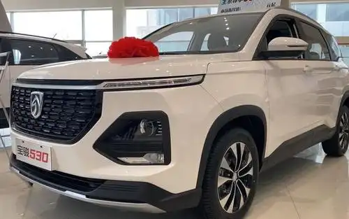 2020款宝骏530到店实拍售价778998万元推出67座版本车型