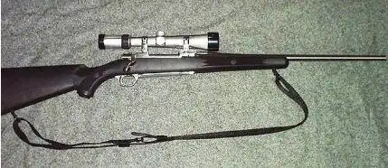 鲁格 m77手动步枪,此步枪采用了传统的毛瑟式两锁耳式枪机连着抓子爪