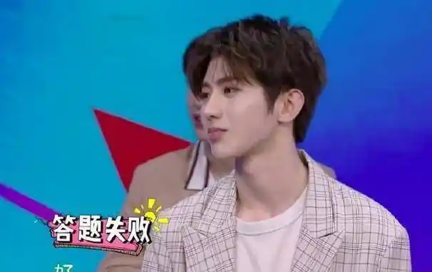 蔡徐坤做游戏多次获谢娜提示,有谁注意范丞丞羡慕的眼神?