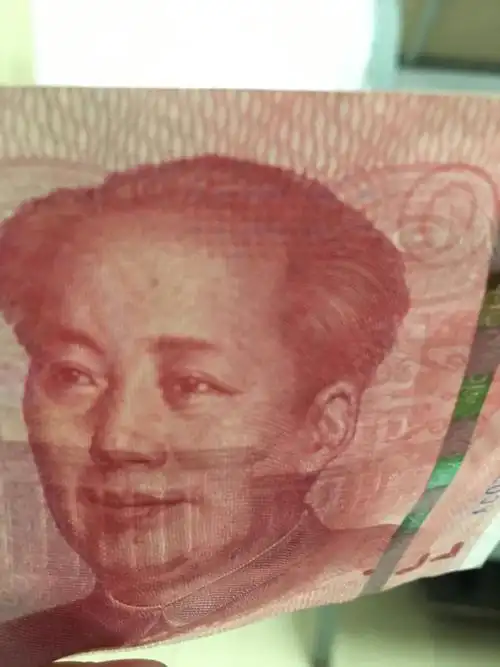 新版人民币额头上有颗痣