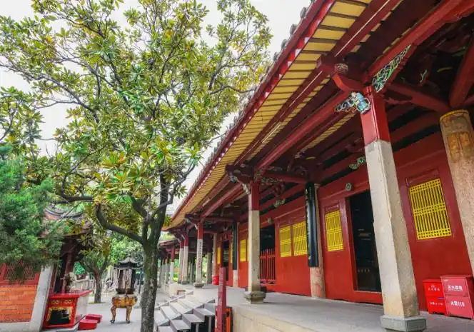 开元寺甘露戒坛与北京戒台寺,杭州昭庆寺并称中国三大戒坛.