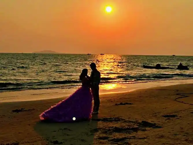 【浪漫夕阳】(摄于海南三亚湾)