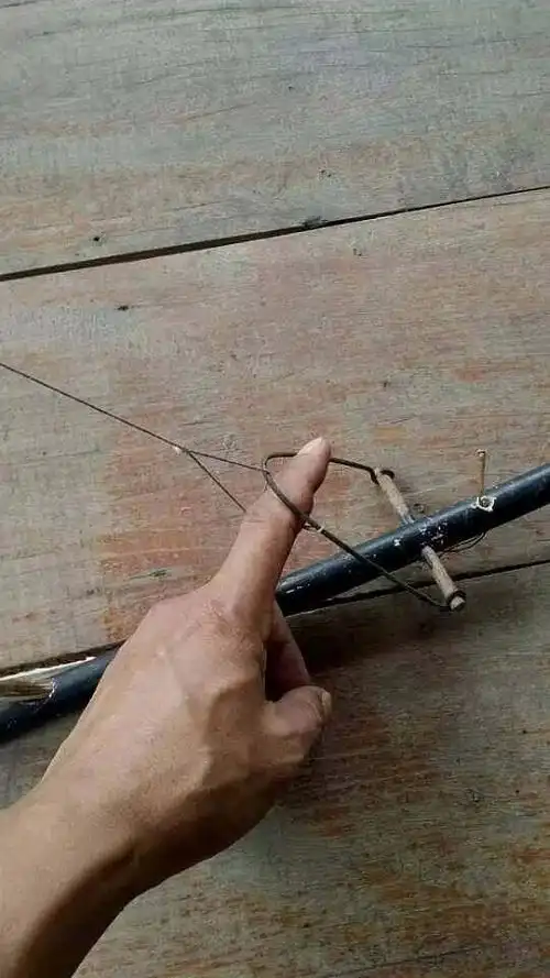 下面给大家介绍几种哈尼族不为人知的民间生活用具: 用途:捕鸟的用具