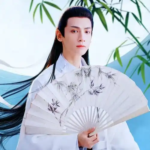 白衣古风少年拿扇子头像图片