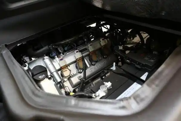 8l的自然吸气汽油发动机,其中的1.