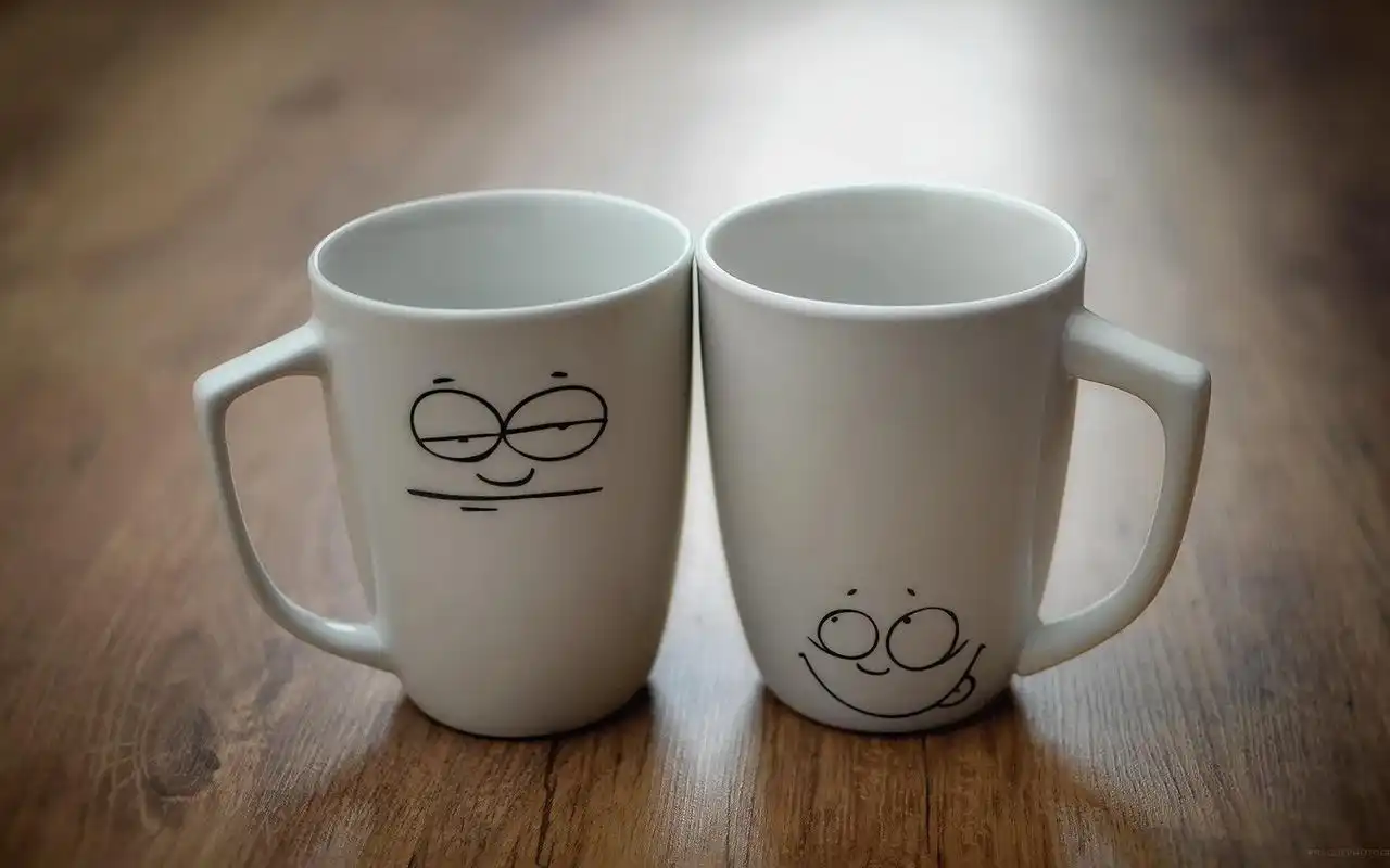 精选创意设计可爱甜蜜情侣杯子高清桌面壁纸图片素材下载