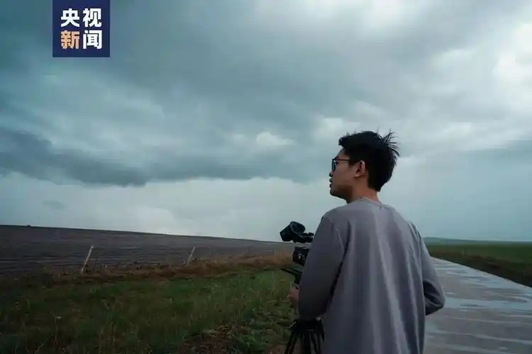 大学生5次冲进台风眼,追逐上百个风暴,获央视点赞!