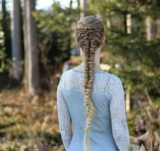 国外超美长发鱼尾辫编发图片_时尚发型_发藏网