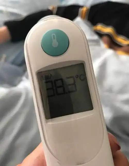 薛之谦已经苏醒精神不是很好,体温38.3度需要休息