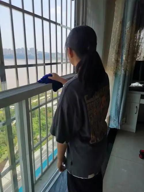 我在暑假做家务——南充高中初2019级7班胡雯萱