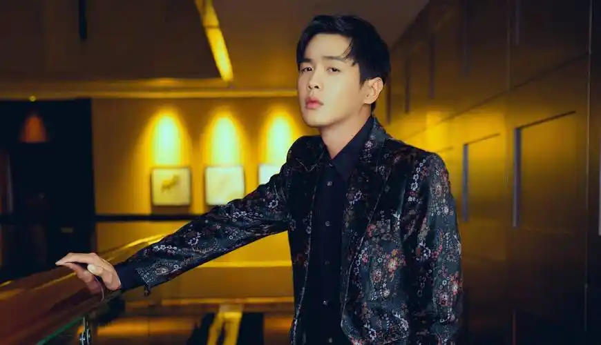 张艺兴;张若昀;王子文;张雨绮_团队_杨天真_事业