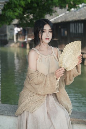 她来了江南烟雨慵懒马海毛开衫棉麻半裙舒适肚兜式挂脖背心套装女