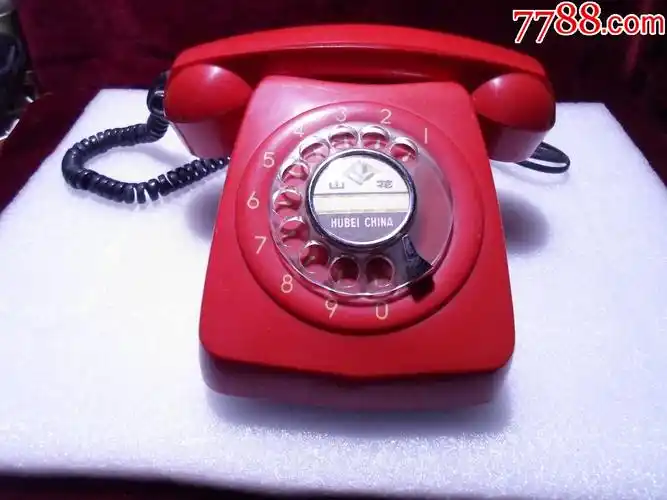 收藏级绝品红色拨盘老电话机