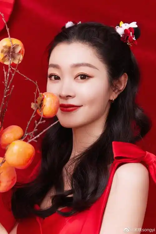 美美与共,各美其美:迪丽热巴,唐艺昕等各路明星过年美图大放送_营业