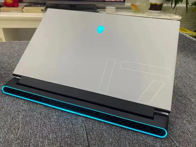 95新极品m17r2外星人旗舰笔记本电脑