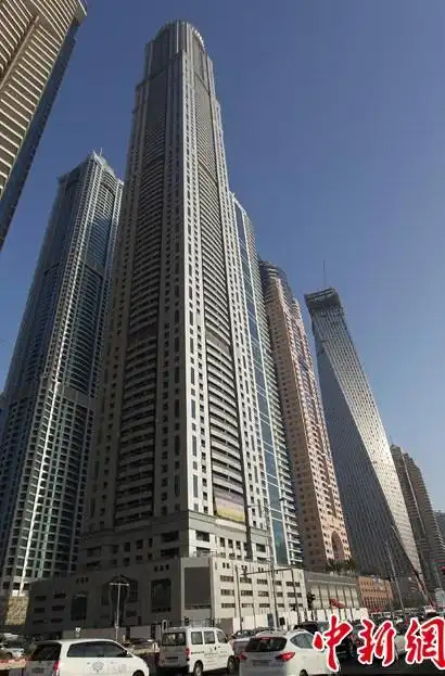 【组图】迪拜最高住宅楼电梯故障 富豪攀爬97楼回家(组图)