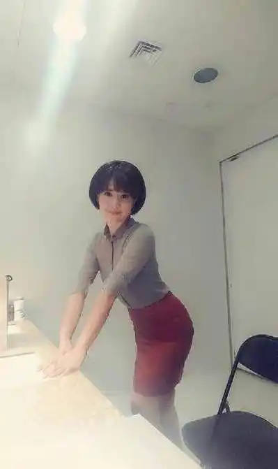 篮球世界杯涌现cctv5新一姐,有才华有身材有韵味,球迷好评如潮_程雨涵