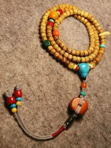 搭配一条亮眼的星月菩提很难么