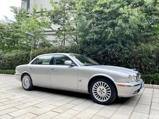 求购有手续能过户的捷豹戴姆勒xj40x300x308