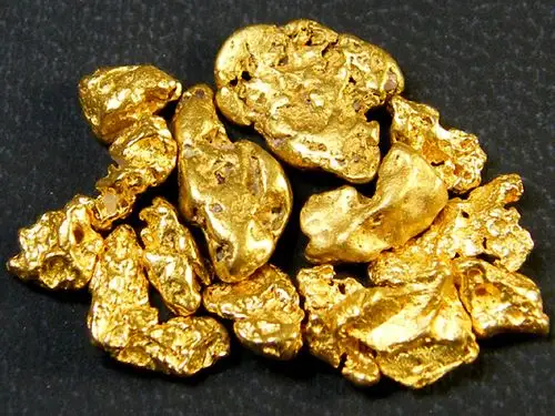 黄金金块英文称为gold nuggets,与纯金不一样,一般黄金金块可能含有银